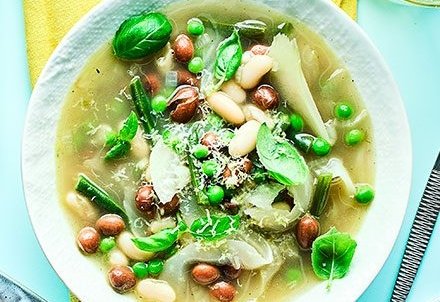 Frühlingsminestrone mit drei Bohnensorten