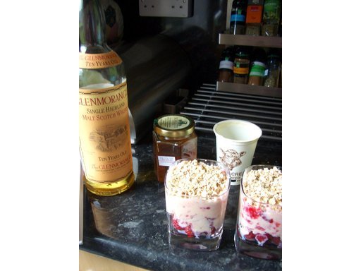 Cranachan — Himbeeren, Sahne und gerösteter Hafer