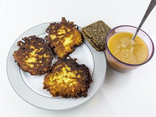 Kartoffelpuffer — panquecas alemãs de batata